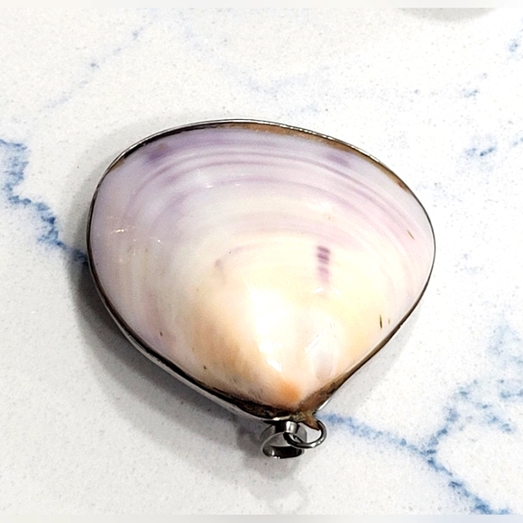 VINTAGE Clam Shell Pendant - Picture 7 of 11